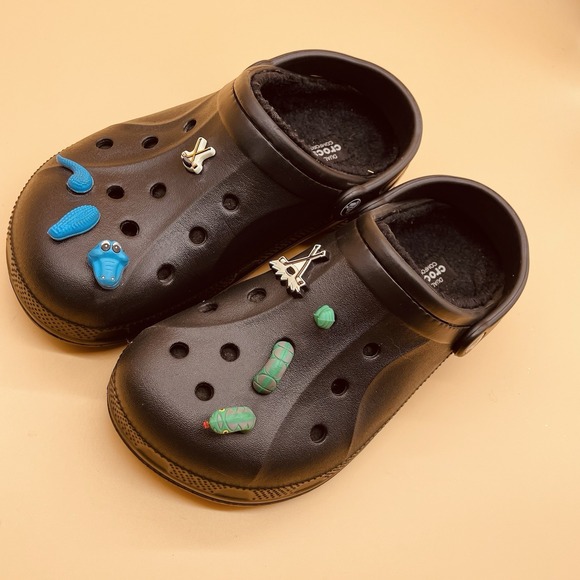 Crocs Black Ralen Lined Fur Clogs size Men 6 Women 8‎  With Snake/ Croc Jibbitz - Picture 2 of 7